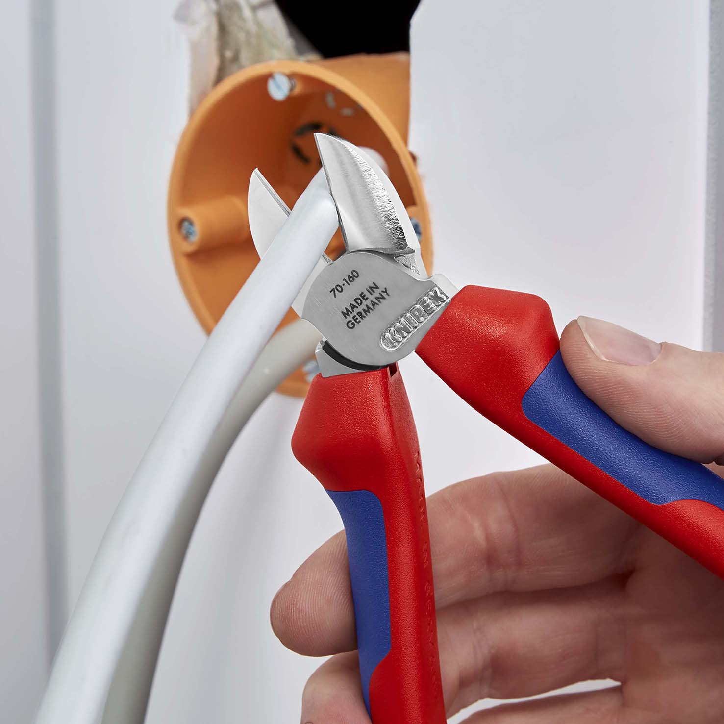 Einfaches Arbeiten mit Seitenschneider-Knipex von praktische Werkzeuge