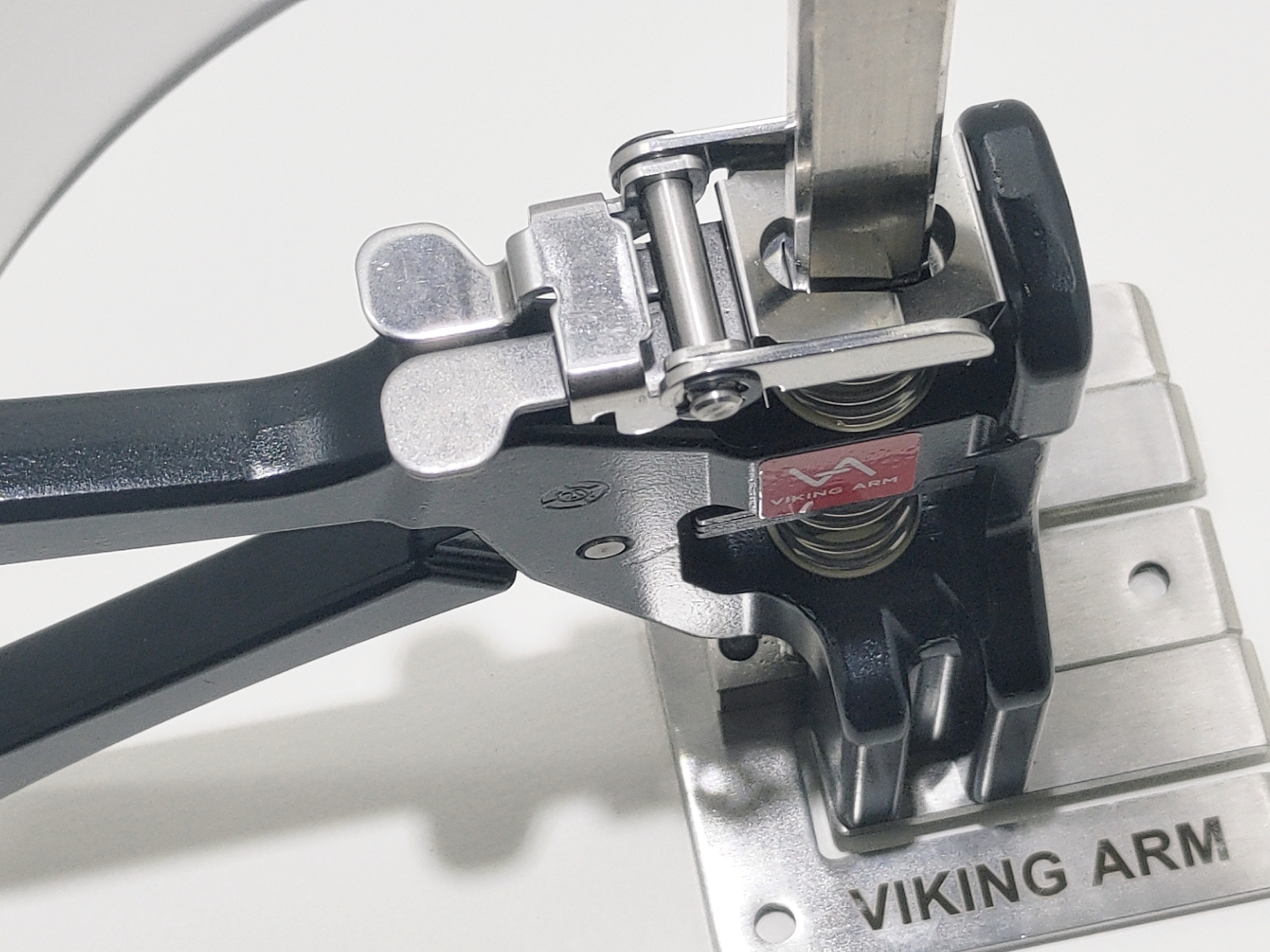 Schnelle und einfach Montage mit dem Einhand Montagewerkzeug Viking Arm