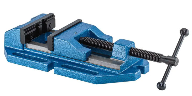 Maschinen-Schraubstock, Format Präzisions-Bohrmaschinen-Schraubstock aus Spezialguss. Die auswechselbaren und umkehrbaren Spannbacken sind gehärtet, geschliffen und brüniert