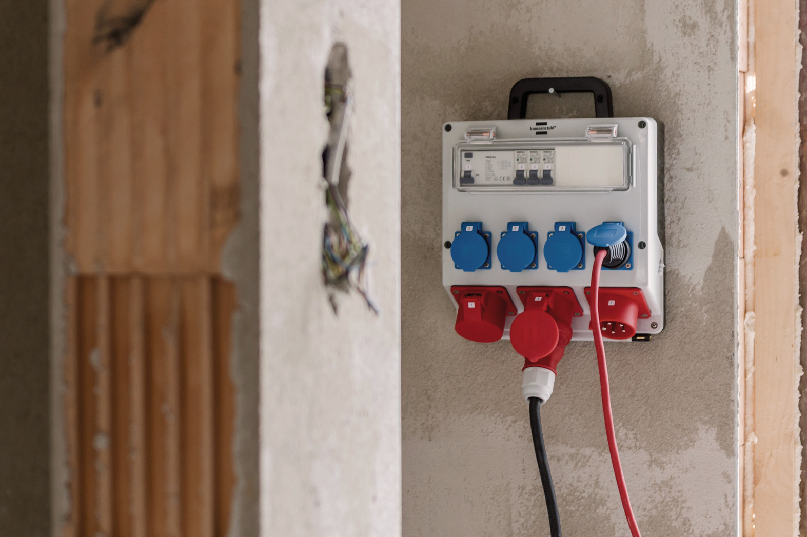 Wand-Stromverteiler 16A - 400V von der Marke Brennenstuhl durch praktische-werkzeuge für eine optimale Stromversorgung
