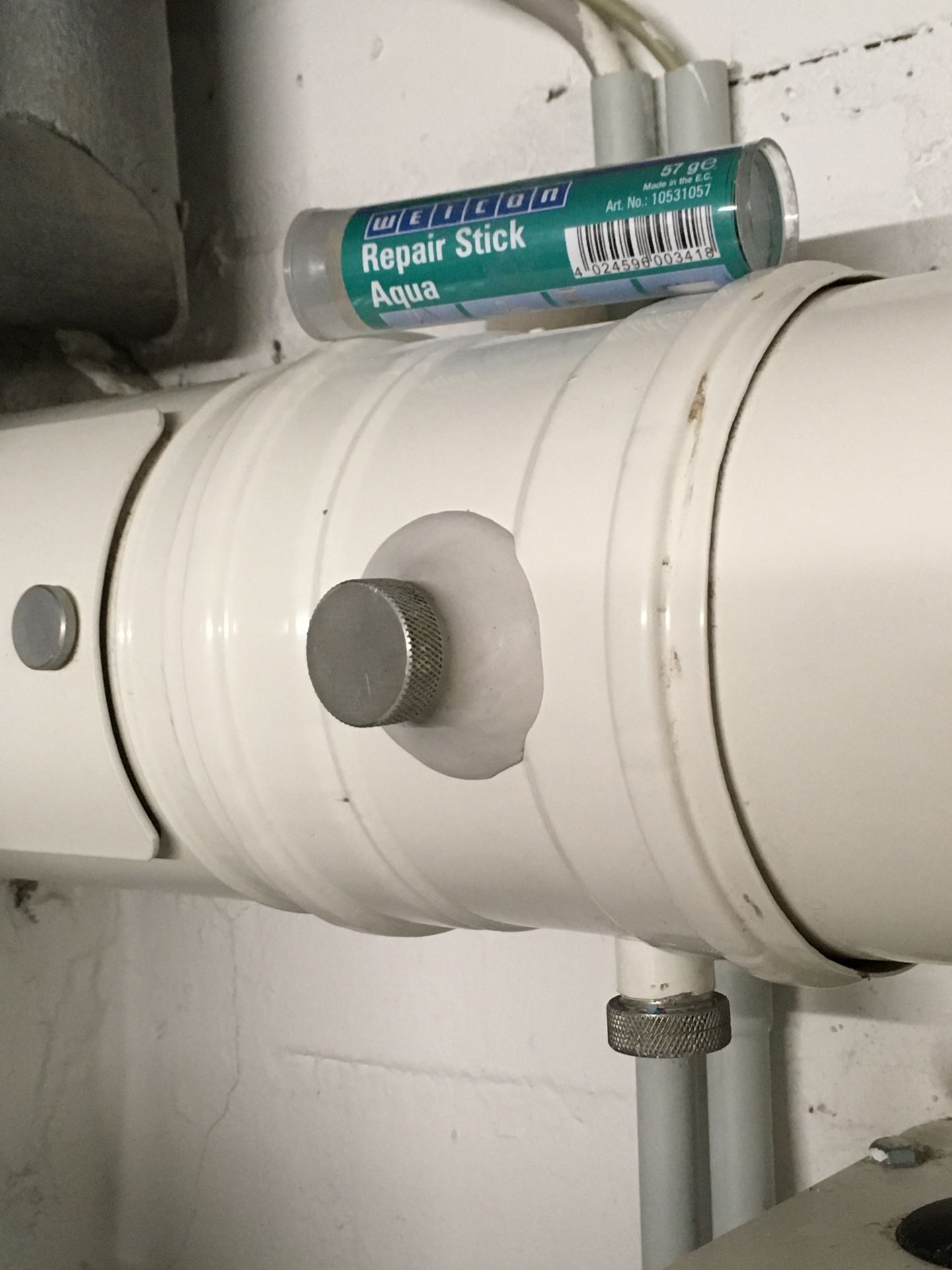 Einfaches Arbeiten mit repair-stick-aqua-weicon von praktische Werkzeuge