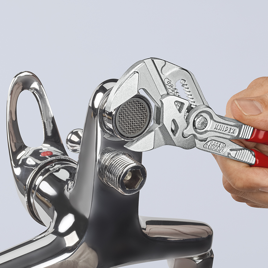 Der patentierte Zangenschlüssel ist ein multifunktionales Schraub-, Greif- und Haltewerkzeug mit Schnelleinstellung per Knopfdruck.